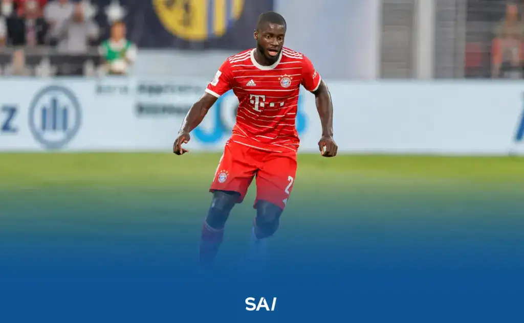 Dayot Upamecano in Bayern Munich colours, whose contract extension to 2030 was negotiated by agent Moussa Sissoko.